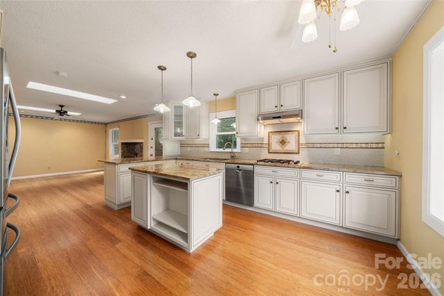 15 Carriage Court, Hendersonville, NC 28791