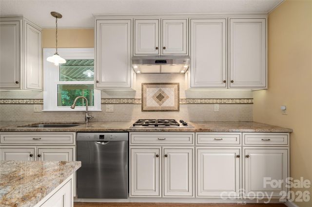 15 Carriage Court, Hendersonville, NC 28791
