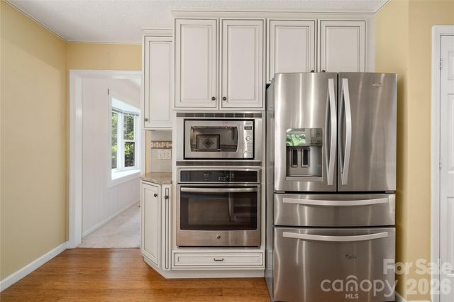 15 Carriage Court, Hendersonville, NC 28791