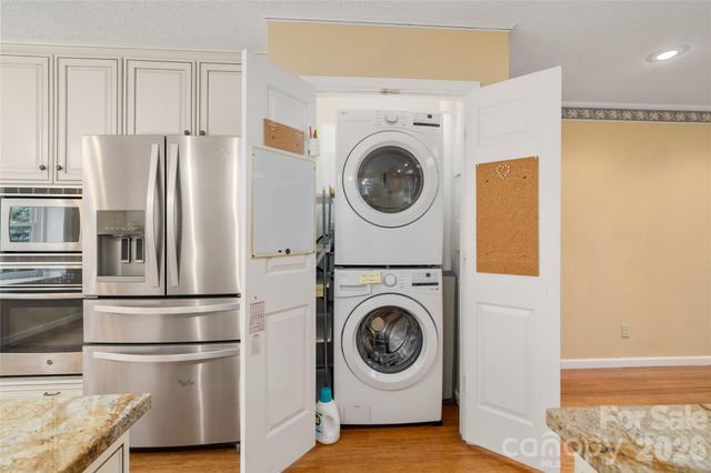 15 Carriage Court, Hendersonville, NC 28791