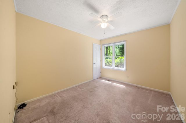 15 Carriage Court, Hendersonville, NC 28791