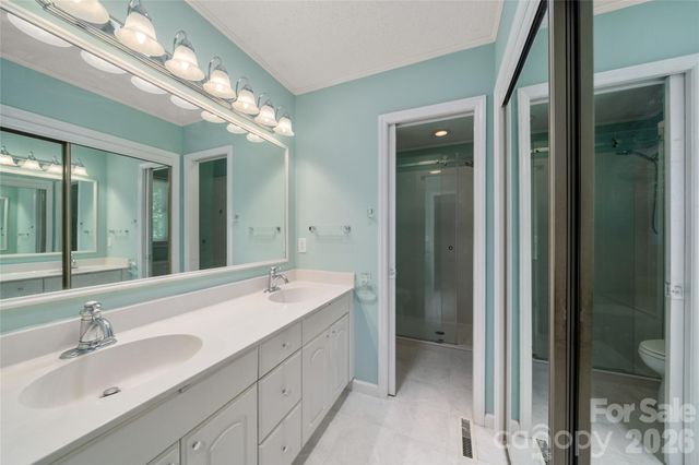 15 Carriage Court, Hendersonville, NC 28791
