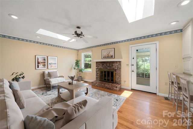 15 Carriage Court, Hendersonville, NC 28791