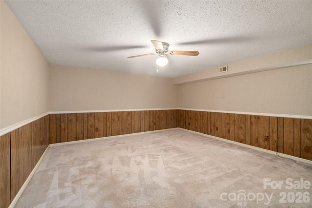 15 Carriage Court, Hendersonville, NC 28791