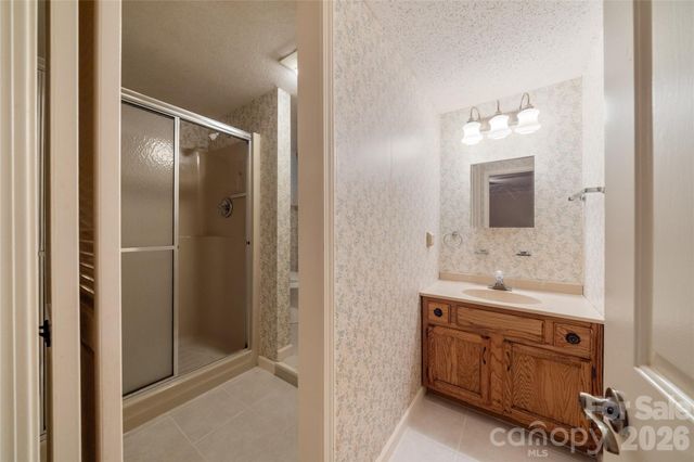15 Carriage Court, Hendersonville, NC 28791
