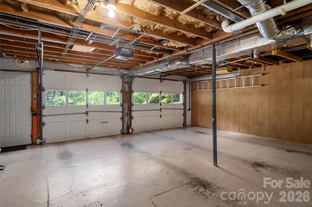15 Carriage Court, Hendersonville, NC 28791