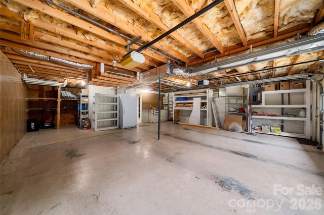 15 Carriage Court, Hendersonville, NC 28791