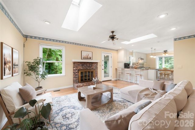 15 Carriage Court, Hendersonville, NC 28791