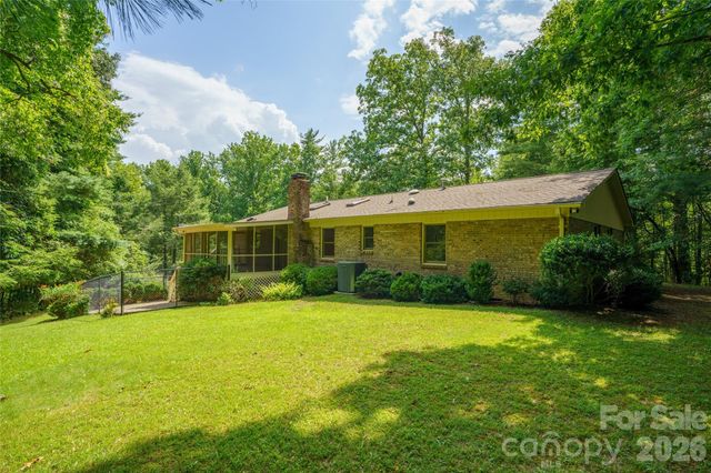 15 Carriage Court, Hendersonville, NC 28791