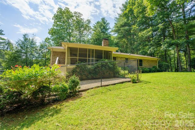 15 Carriage Court, Hendersonville, NC 28791