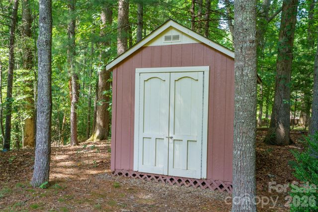15 Carriage Court, Hendersonville, NC 28791