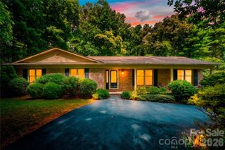15 Carriage Court, Hendersonville, NC 28791