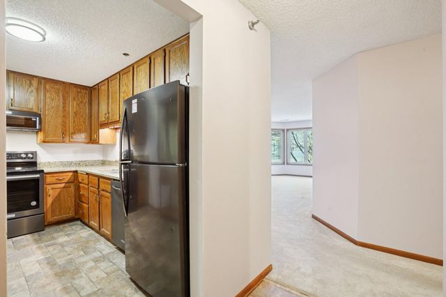 4035 Victoria Street N 212, Shoreview, MN 55126