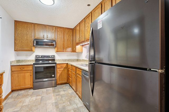 4035 Victoria Street N 212, Shoreview, MN 55126