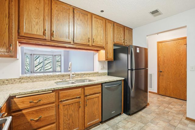 4035 Victoria Street N 212, Shoreview, MN 55126