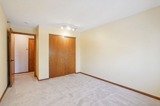 4035 Victoria Street N 212, Shoreview, MN 55126