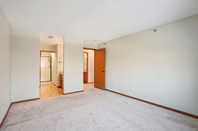 4035 Victoria Street N 212, Shoreview, MN 55126