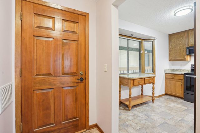 4035 Victoria Street N 212, Shoreview, MN 55126