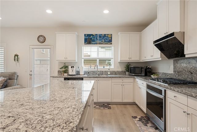 7194 Crescrendo Lane, Fontana, CA 92336