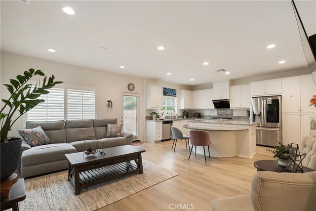 7194 Crescrendo Lane, Fontana, CA 92336