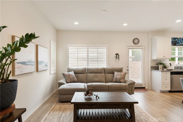 7194 Crescrendo Lane, Fontana, CA 92336