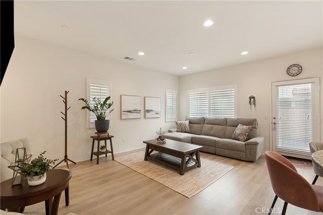 7194 Crescrendo Lane, Fontana, CA 92336