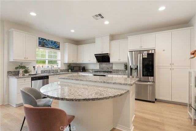 7194 Crescrendo Lane, Fontana, CA 92336