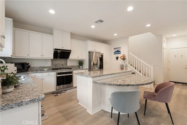 7194 Crescrendo Lane, Fontana, CA 92336