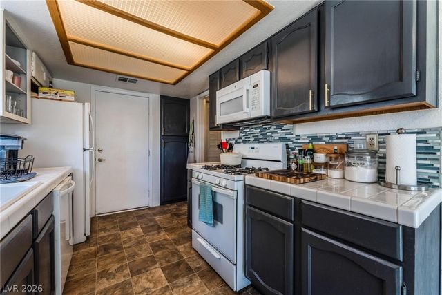 6673 Pleasant Plains Way, Las Vegas, NV 89108