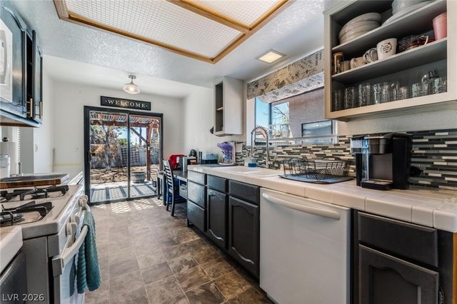 6673 Pleasant Plains Way, Las Vegas, NV 89108