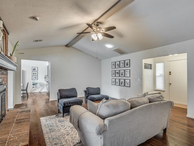 1008 S Neptune Road, Edmond, OK 73003