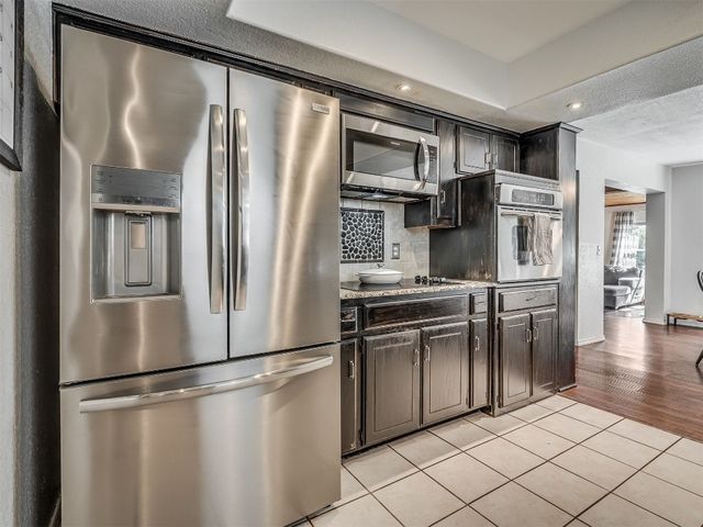 1008 S Neptune Road, Edmond, OK 73003