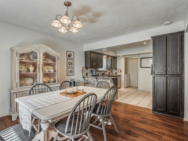 1008 S Neptune Road, Edmond, OK 73003