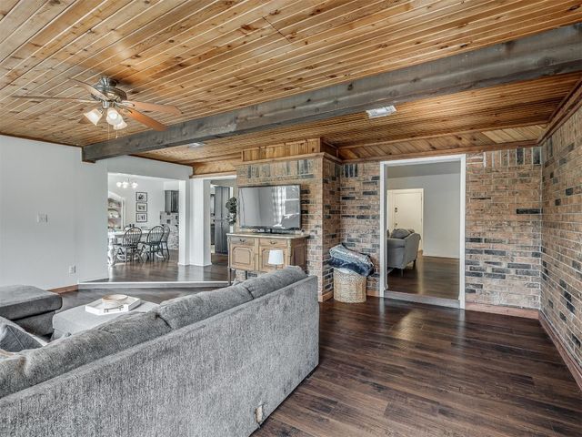 1008 S Neptune Road, Edmond, OK 73003