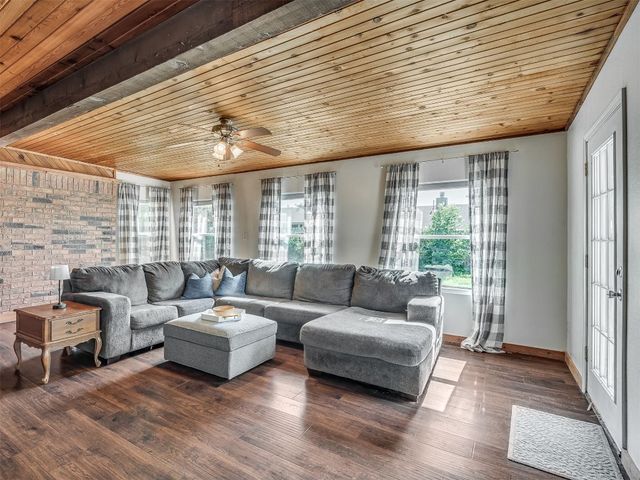 1008 S Neptune Road, Edmond, OK 73003