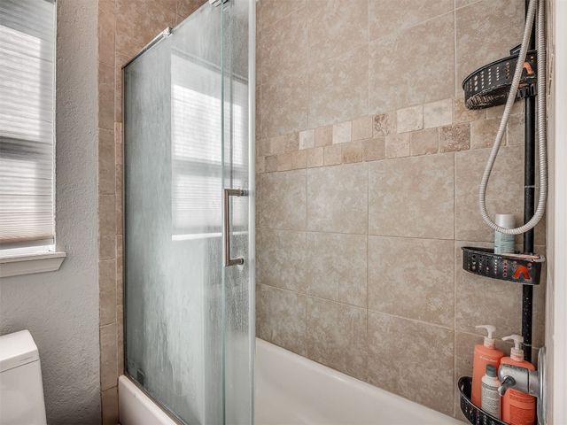 1008 S Neptune Road, Edmond, OK 73003