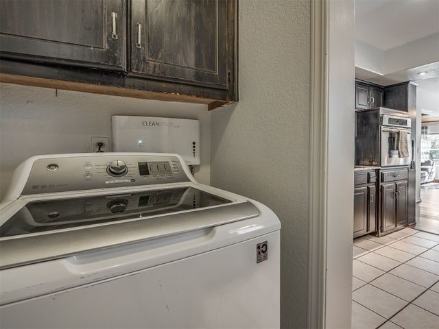1008 S Neptune Road, Edmond, OK 73003