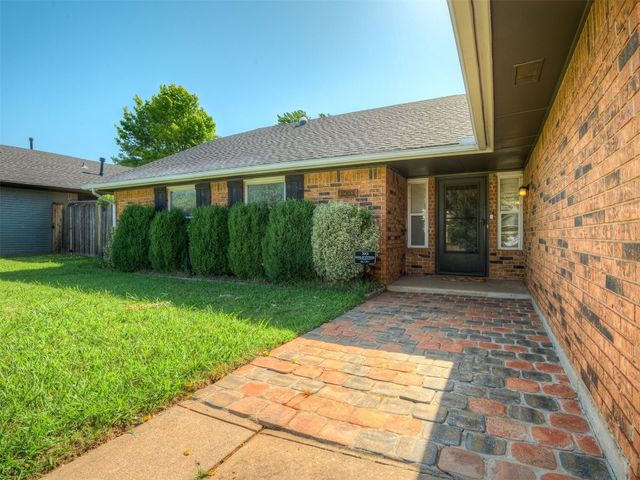 1008 S Neptune Road, Edmond, OK 73003