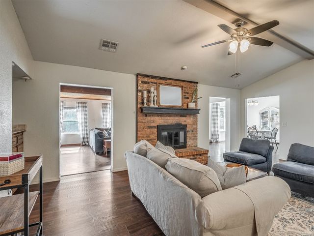 1008 S Neptune Road, Edmond, OK 73003