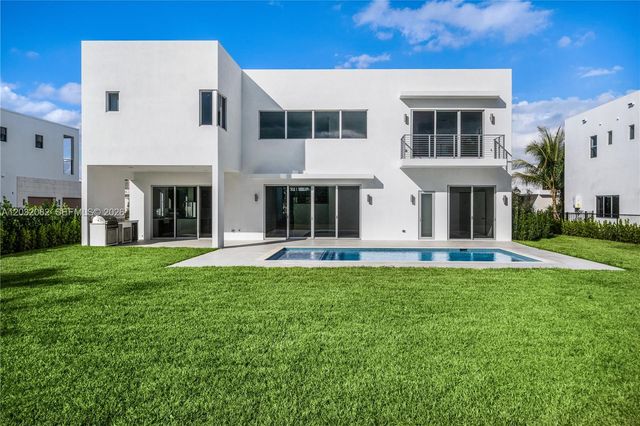 16720 N Botaniko Drive N, Weston, FL 33326