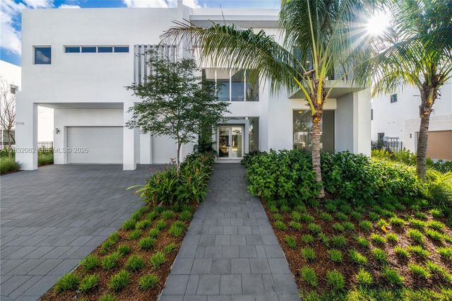 16720 N Botaniko Drive N, Weston, FL 33326
