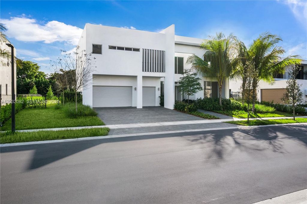 16720 N Botaniko Drive N, Weston, FL 33326