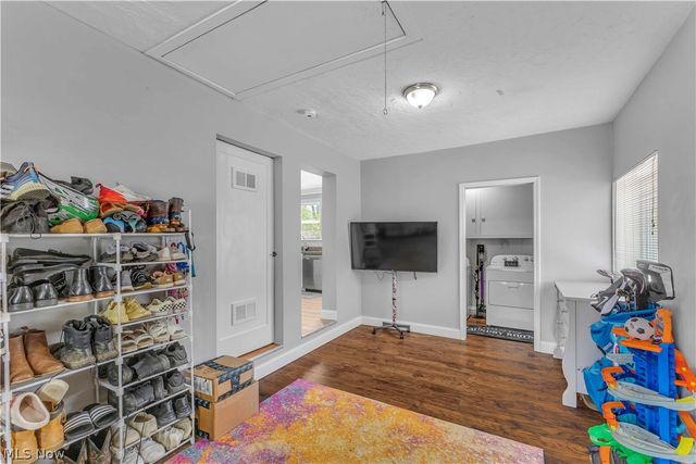 6355 Dellrose Drive, Parma Heights, OH 44130