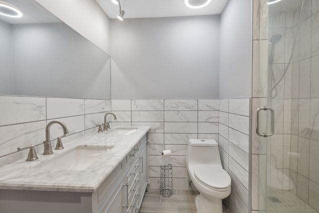 840 WELLINGTON Avenue 306, Elk Grove Village, IL 60007