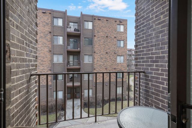 840 WELLINGTON Avenue 306, Elk Grove Village, IL 60007