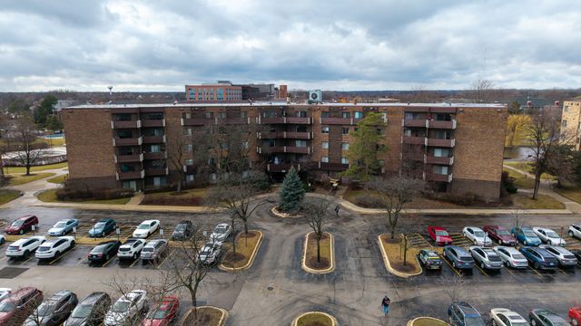 840 WELLINGTON Avenue 306, Elk Grove Village, IL 60007