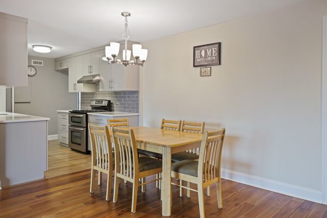 840 WELLINGTON Avenue 306, Elk Grove Village, IL 60007