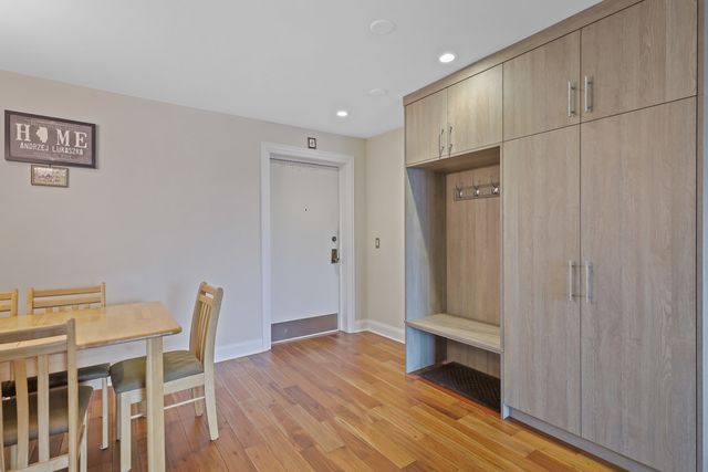 840 WELLINGTON Avenue 306, Elk Grove Village, IL 60007