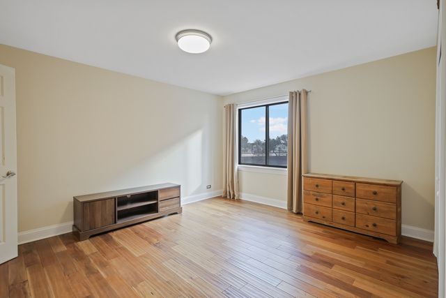 840 WELLINGTON Avenue 306, Elk Grove Village, IL 60007