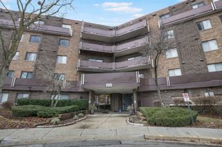 840 WELLINGTON Avenue 306, Elk Grove Village, IL 60007